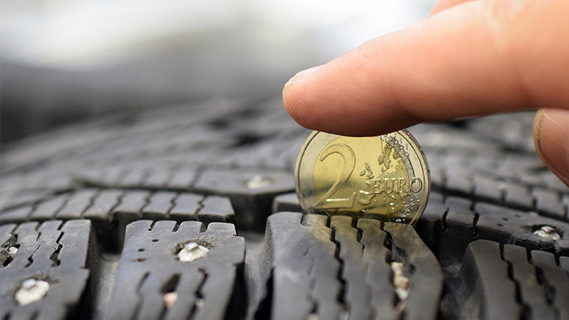 Pneumatico misurazione battistrada con moneta